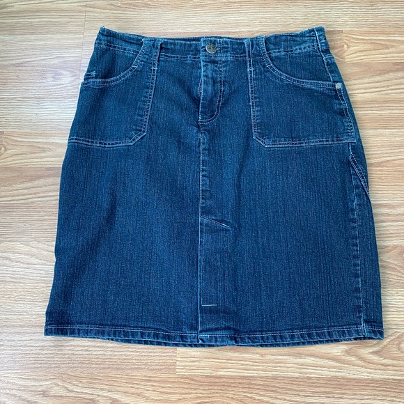 🌷3/$25🌷 Denim skirt - Picture 1 of 4